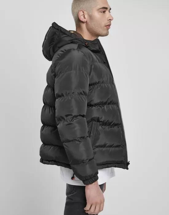 Двулицево мъжко яке в камуфлажен цвят от Urban Classics Reversible Hooded Puffer, Зимни якета - Hoodstyle.bg