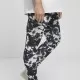 Дамски клин в черно-бяло Urban Classics Ladies Tie Dye Leggings, Клинове - Hoodstyle.bg