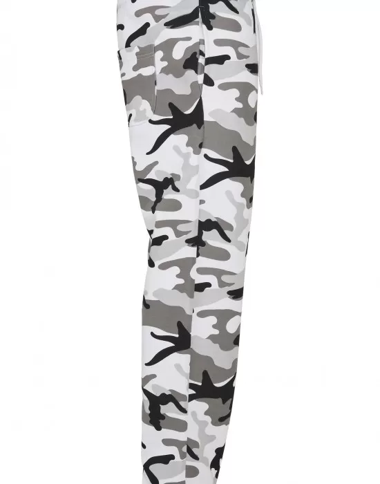 Мъжко долнище в камуфлажен десен Urban Classics Basic Camo Sweatpants 2.0, Долнища - Hoodstyle.bg