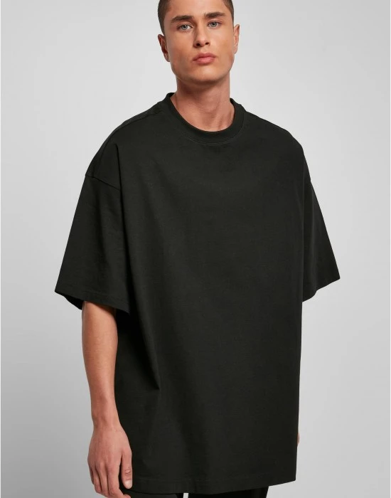 Мъжка овърсайз тениска в черно Urban Classics Huge Tee, Овърсайз - Hoodstyle.bg