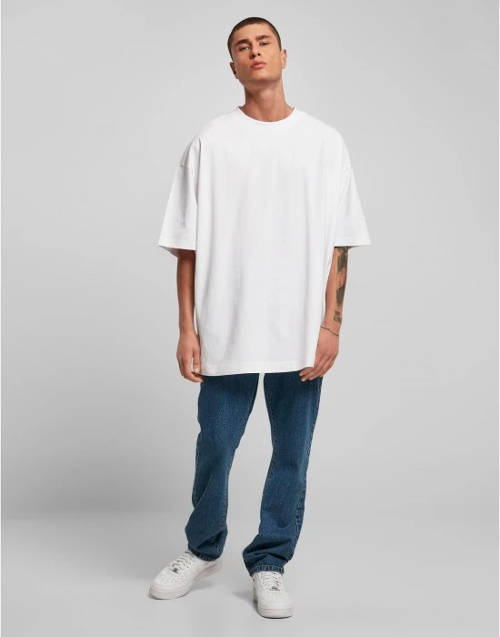 Мъжка овърсайз тениска в бяло Urban Classics Huge Tee, Овърсайз - Hoodstyle.bg