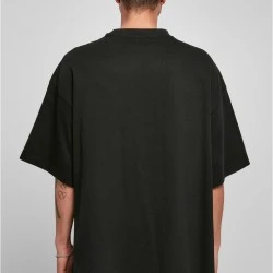 Мъжка овърсайз тениска в черно Urban Classics Huge Tee