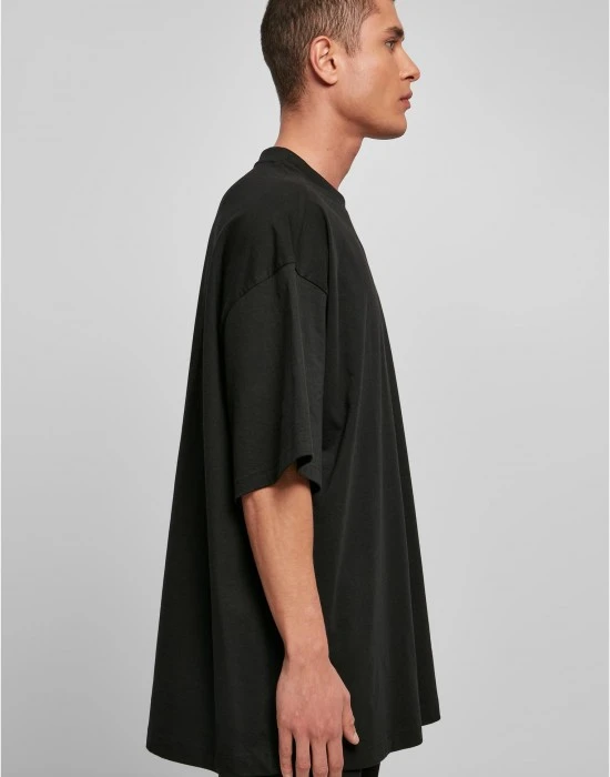 Мъжка овърсайз тениска в черно Urban Classics Huge Tee, Овърсайз - Hoodstyle.bg