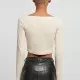 Дамска къса блуза с дълги ръкави в цвят екрю Urban Classics Corsage Longsleeve, Блузи - Hoodstyle.bg