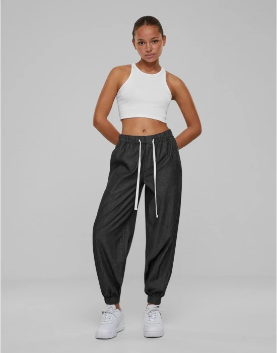 Дамски панталон в черно Urban Classics Denim Jogpants, Панталони - Hoodstyle.bg