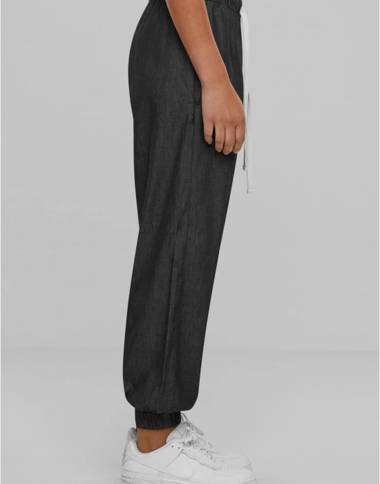Дамски панталон в черно Urban Classics Denim Jogpants, Панталони - Hoodstyle.bg
