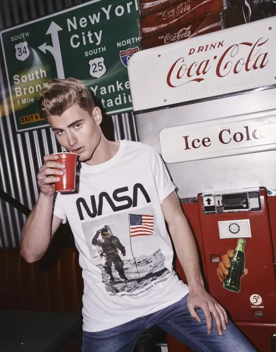 Мъжка бяла тениска Mister Tee NASA Moon Man, Тениски - Hoodstyle.bg