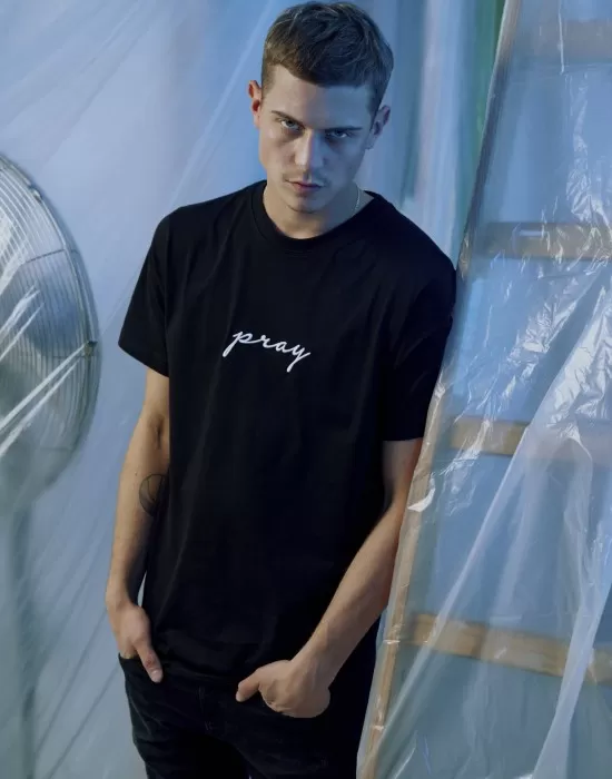 Мъжка черна тениска Mister Tee Pray, Тениски - Hoodstyle.bg