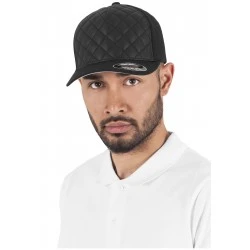 Шапка с козирка в черен цвят Diamond Quilted Flexfit
