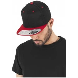 Шапка с козирка в черно 110 Fitted Snapback