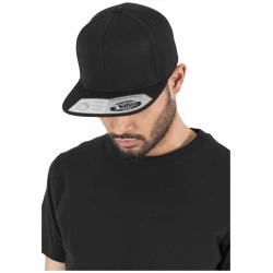 Шапка с козирка в черно 110 Fitted Snapback