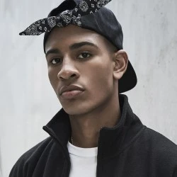 Шапка с козирка в черно Bandana Tie Snapback 