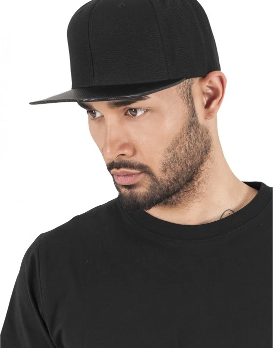 Шапка с козирка в черно Carbon Snapback, Шапки с козирка - Hoodstyle.bg