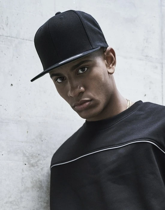 Шапка с козирка в черно Classic Snapback, Шапки с козирка - Hoodstyle.bg