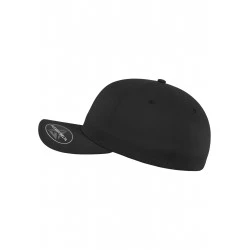 Шапка с козирка в черно Flexfit Delta 