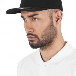 Шапка с козирка в черно Flexfit Double Jersey