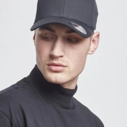 Шапка с козирка в черно Flexfit Organic Cotton Cap