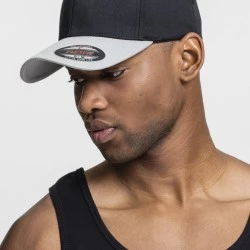 Шапка с козирка в черно и сиво Flexfit Wooly Combed 