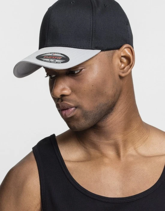 Шапка с козирка в черно и сиво Flexfit Wooly Combed, Шапки с козирка - Hoodstyle.bg