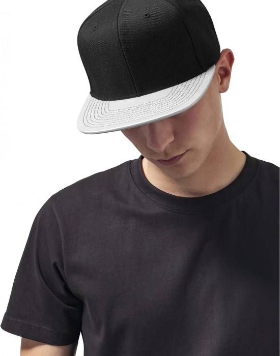 Шапка с козирка в черно Metallic Visor Snapback, Шапки с козирка - Hoodstyle.bg