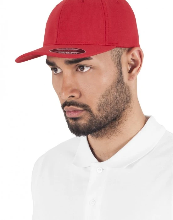 Шапка с козирка в червено Flexfit Double Jersey, Шапки с козирка - Hoodstyle.bg