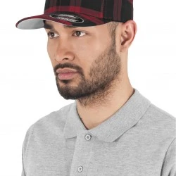 Шапка с козирка в червено и черно Flexfit Tartan Plaid 