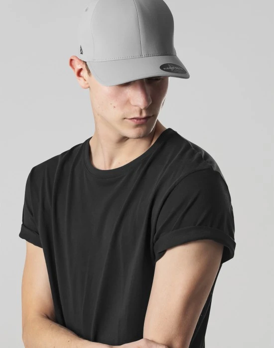 Шапка с козирка в сиво Flexfit Delta, Шапки с козирка - Hoodstyle.bg