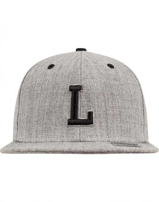 Шапка с козирка в сиво Letter Snapback L, Шапки с козирка - Hoodstyle.bg