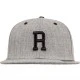 Шапка с козирка в сив и черен цвят Letter Snapback R, Шапки с козирка - Hoodstyle.bg