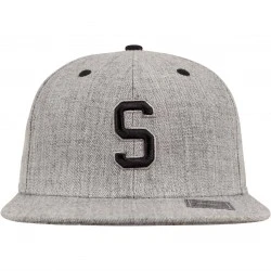 Шапка с козирка в сив и черен цвят Letter Snapback S 