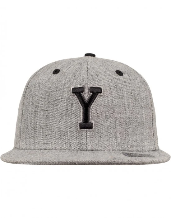 Шапка с козирка в сив и черен цвят Letter Snapback Y, Шапки с козирка - Hoodstyle.bg